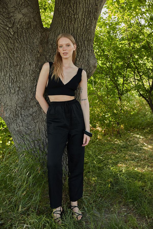 Trendyol Collection-Pantaloni negri țesuți cu picioare largi TWOSS22PL00065 1