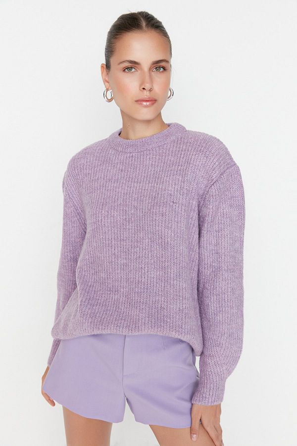 Trendyol Collection-Lilafarbener Basic-Strickpullover mit weicher Textur und weiter Passform TWOAW20FV0142 1