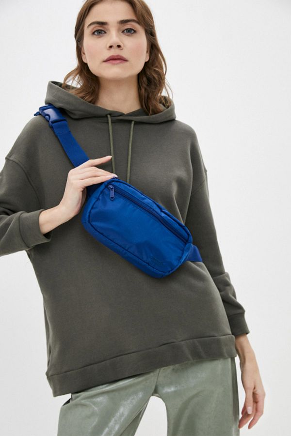 Levi's banana outlet sling bag