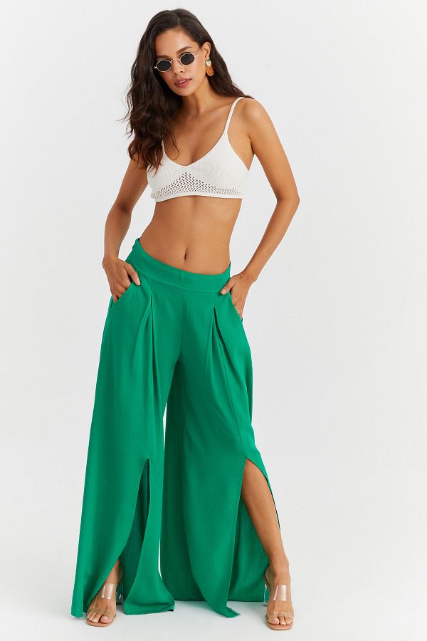 Grüne hose mit schlitz