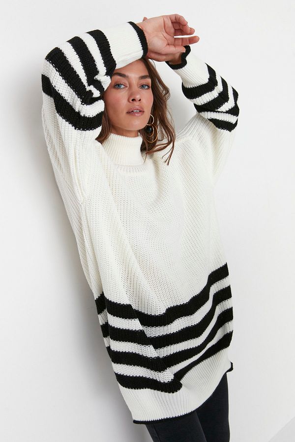Trendyol Collection-Ecru gestreifter Oversize-Strickpullover TWOAW23KZ00005 1