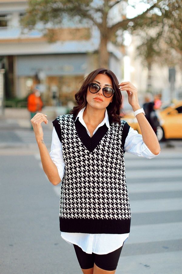 BEGONV L Women s Black V Neck Houndstooth Sweater Trendyol