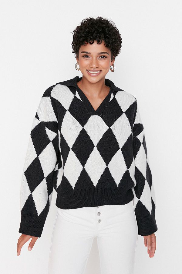 Trendyol Collection-Weicher, strukturierter, gemusterter schwarzer Strickpullover – Wide Fit TWOAW23KZ00904 1