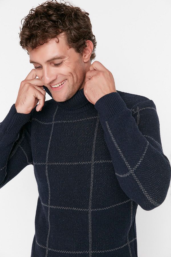 Trendyol Collection-Marineblauer Rollkragenpullover mit schmaler Passform – Woll-Karomuster TMNAW21KZ0398 1