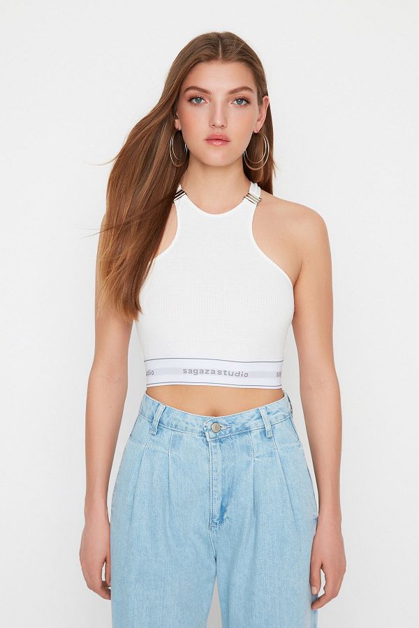 Trendyol Collection-Sagaza Studio White Pletený bustier - TPRSS22BS00019 s kovovým detailem příslušenství 1