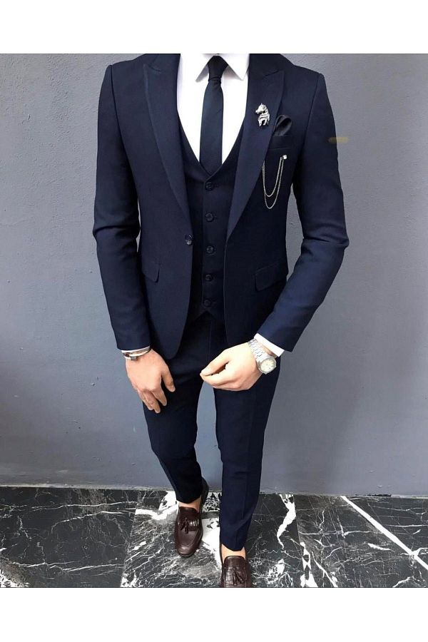 Tempee Slim Fit Suit with Vest Towel Tie and Collar Chain Accessory
