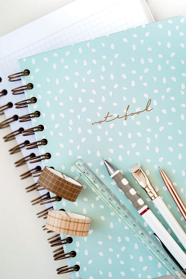 Matt Notebook-دفتر مقاس A5 مقاس 15 × 21 سم ذو مربعات مطاطية حلزونية غير مؤرخة باللون الأخضر 1