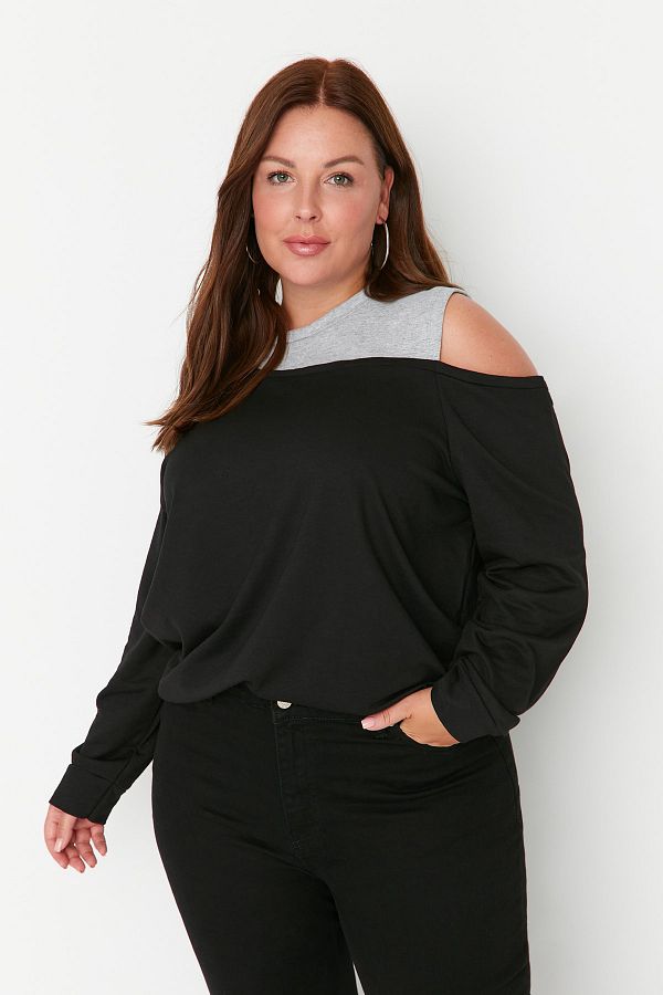 Trendyol Curve-سويت شيرت أسود برقبة دائرية وكتف مفصل ومحبوك مقاس كبير TBBAW23AO00020 1