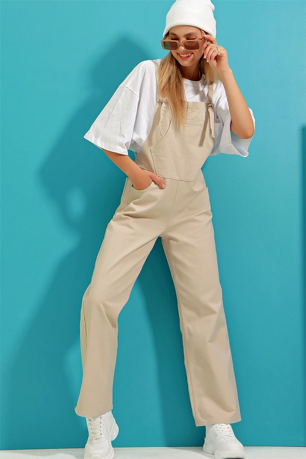 Trend Alaçatı Stili-Beigefarbene Salopet-Jeans für Damen mit Känguru-Taschen aus Denim für Gärtnerinnen ALC-X9072 1