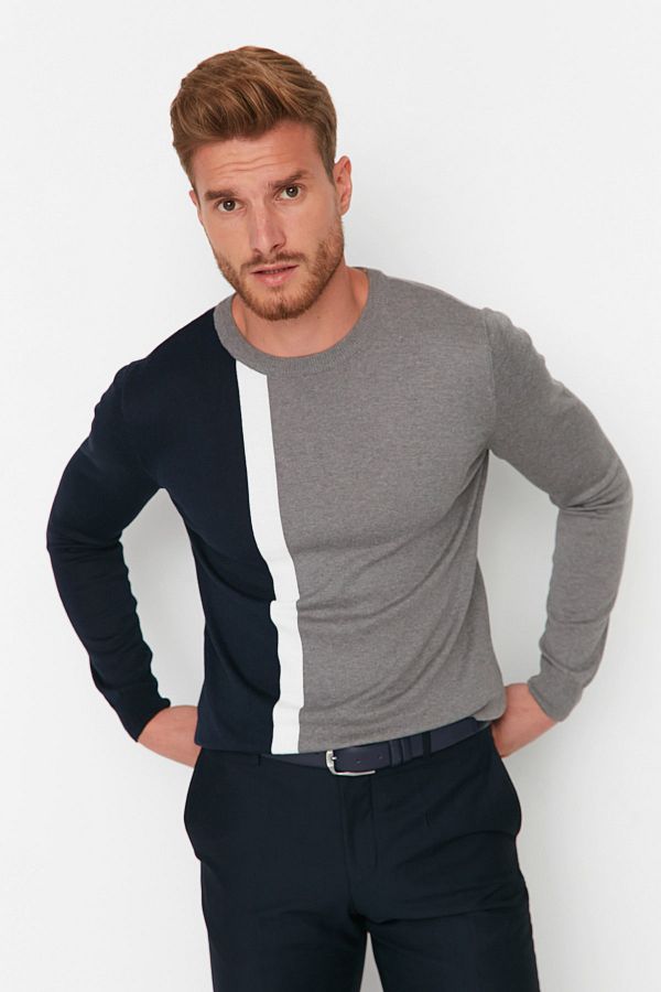 Trendyol Collection-Marineblauer Slim-Fit-Strickpullover aus Baumwolle mit Rundhalsausschnitt und Farbblockierung TMNAW21KZ0566 1