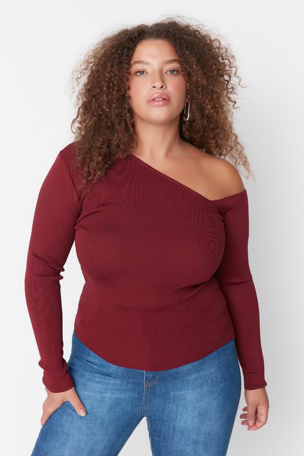 Trendyol Curve-Weinrote Feinstrickbluse mit asymmetrischem Kragen TBBAW23AF00117 1