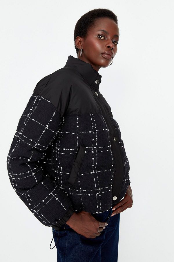 Trendyol Collection Black Oversize Tweed Fabric Crop Puffer Jacket TWOAW22MO0248 Trendyol