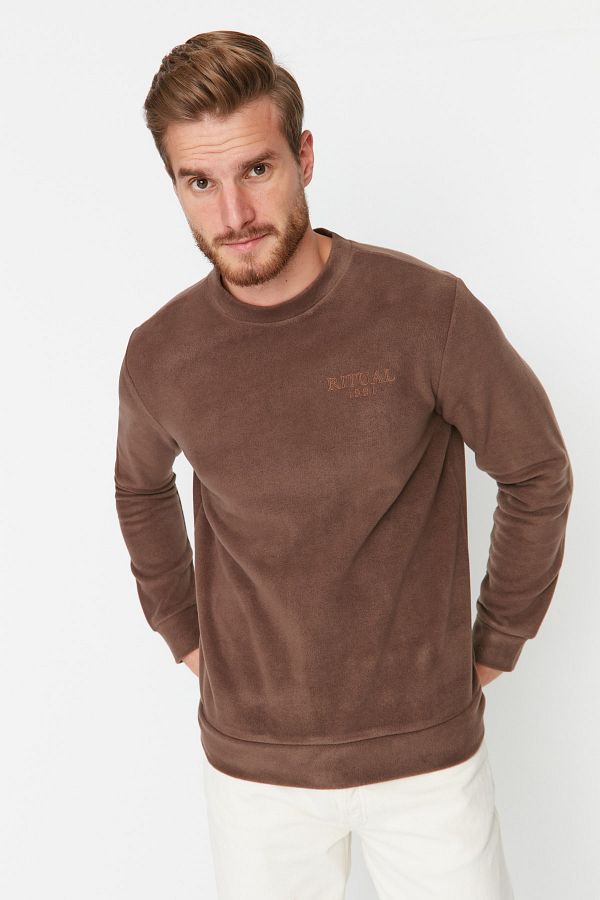Kolekcia Trendyol-Hnedá mikina Regular/Normal Strih Crew Nežmolkujúca fleecová mikina Tmnaw23Sw00340 1