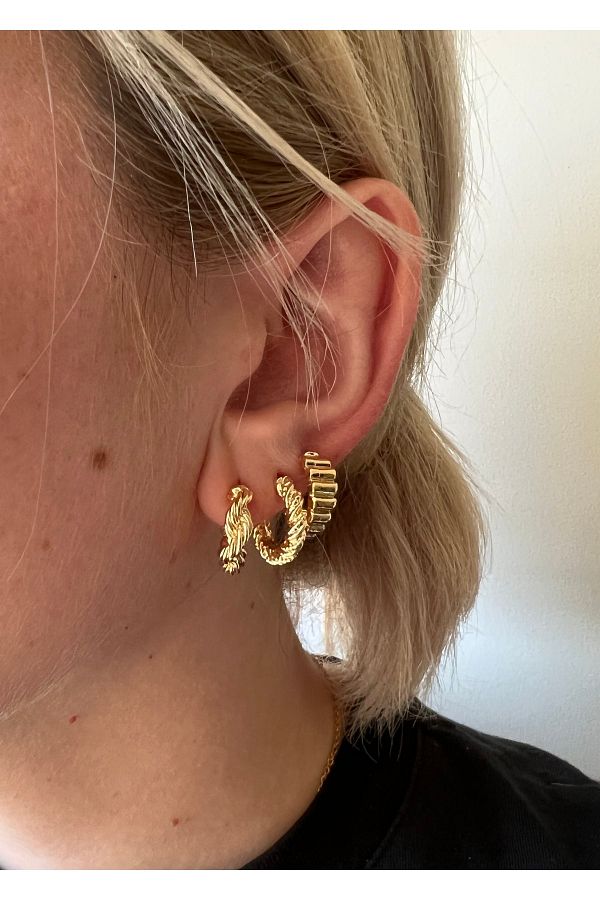 Gold stud set hotsell