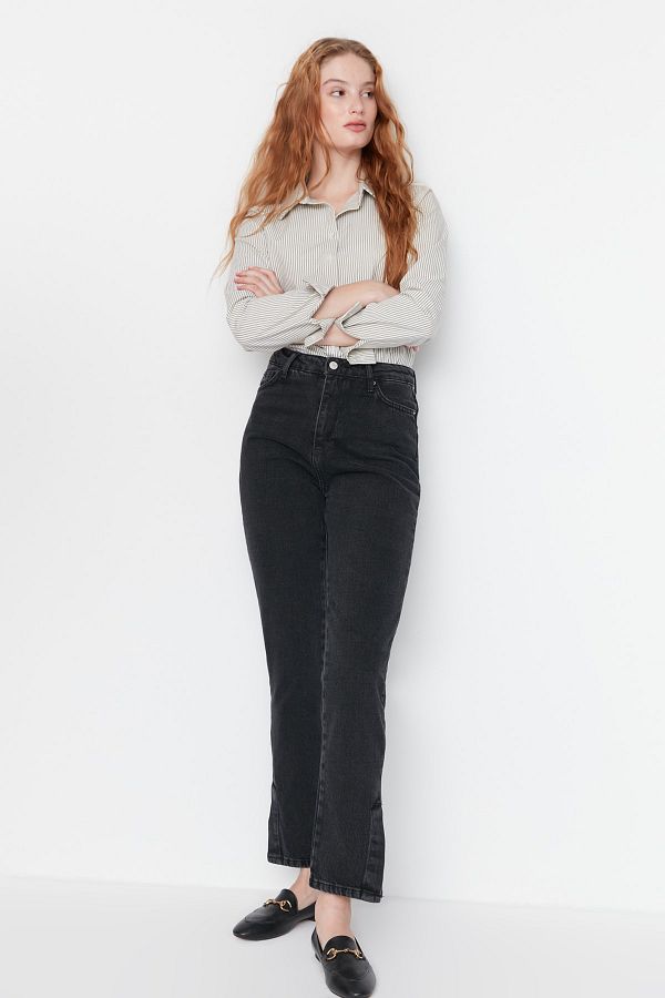 Trendyol Collection-Schwarze Bootcut-Jeans mit Schlitz und hoher Taille TWOAW22JE0561 1