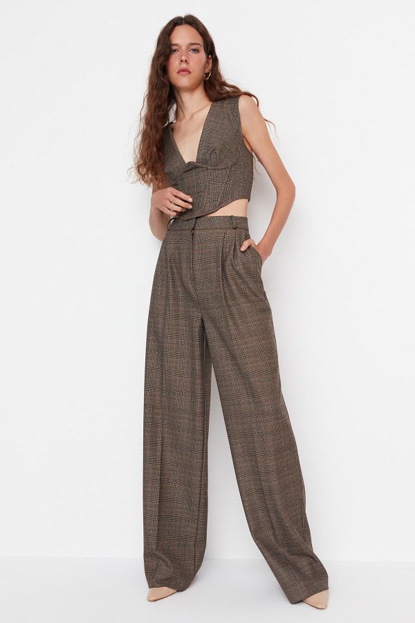 Trendyol Collection-Braune gewebte Hose mit weitem Bein TPRAW23PL00016 1