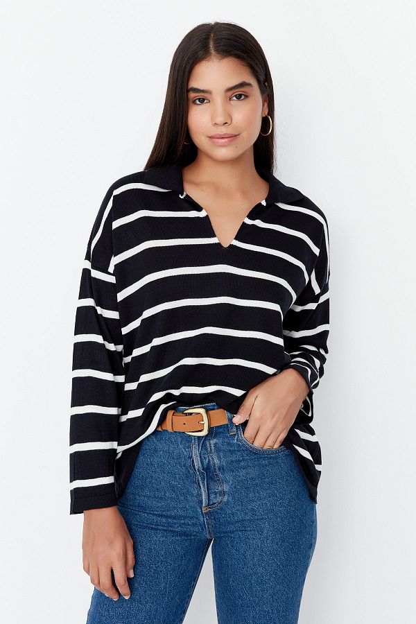 Trendyol Collection-Ecrufarbener, gestreifter Strickpullover mit super weiter Passform TWOAW23KZ01845 1