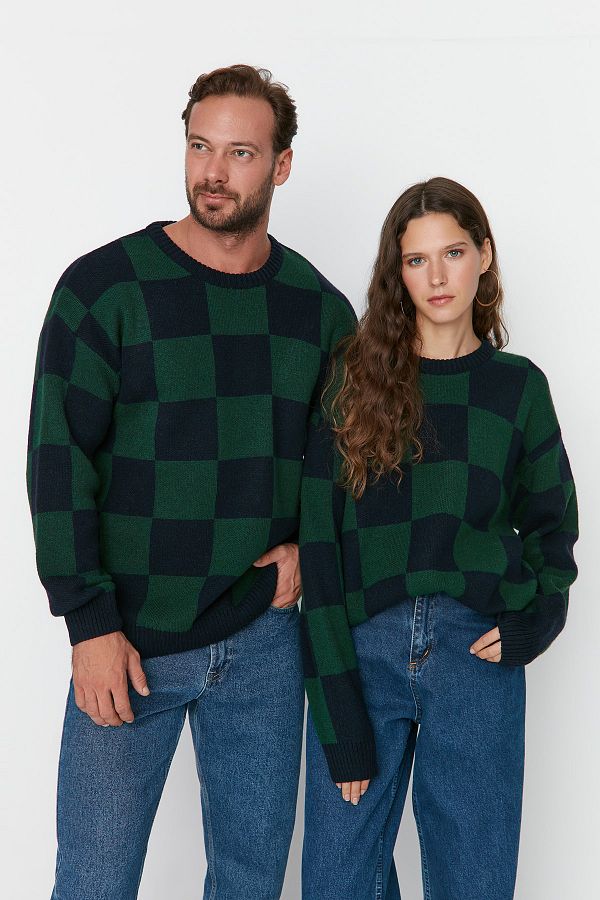 Trendyol Collection-Mehrfarbiger, karierter Unisex-Strickpullover mit weitem Schnitt und Rundhalsausschnitt in Übergröße TMNAW23KZ00279 1