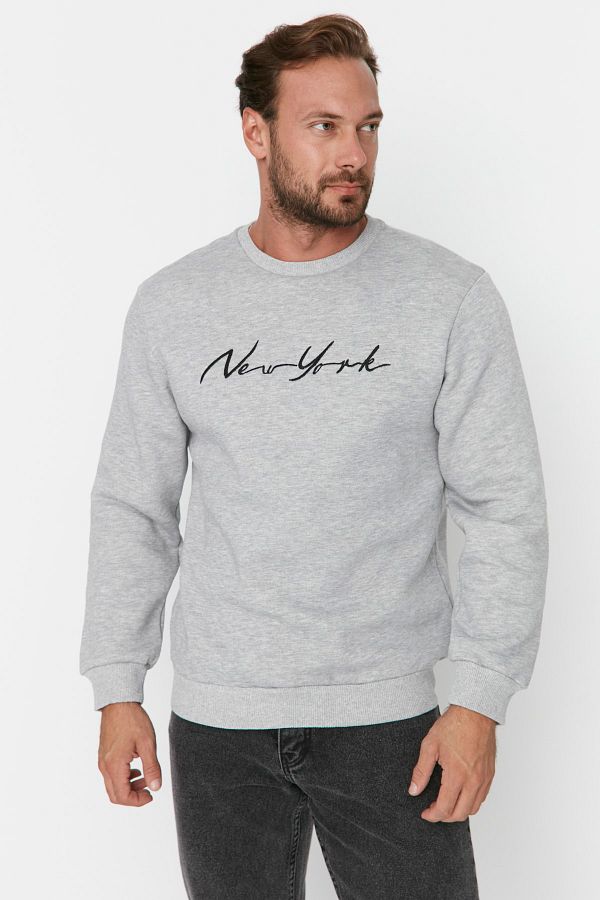 Trendyol Collection-Ню Йорк бродиран сив суичър от полар - нормална кройка Tmnaw23Sw00481 1