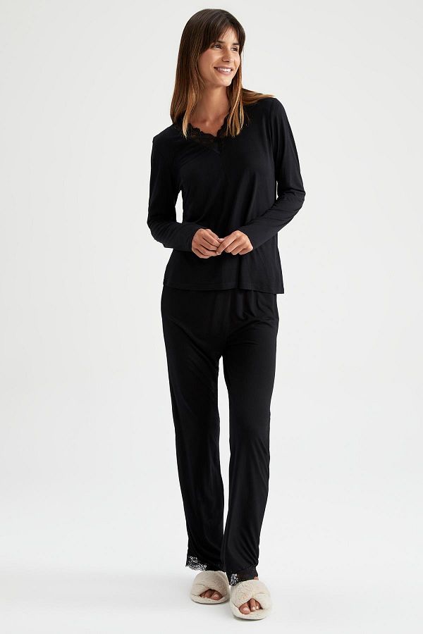 DeFacto-Fall In Love V-Neck Lace Long Sleeve Pajama Set 1