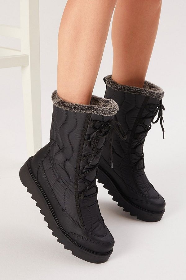 Laceless snow boots store