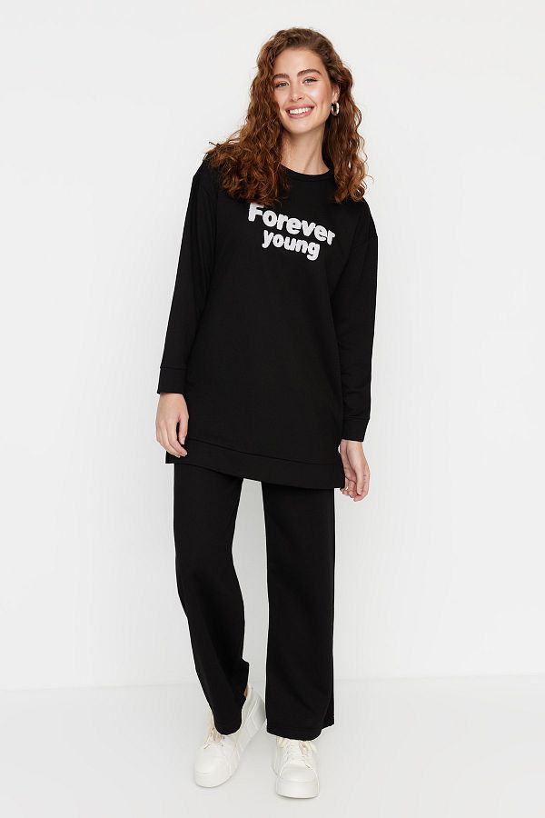 Trendyol Modest-Black Slogan Printed Soft Fuzzy Knitted Tracksuit Set TCTAW23EN00063 1