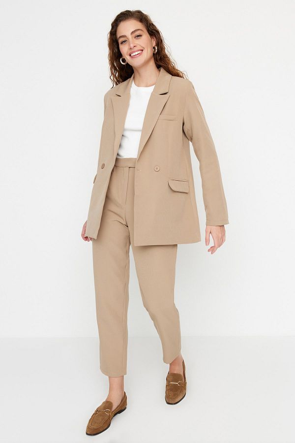 Trendyol Modest-Nerzfarbenes Blazer-Jacken-Hosen-Set aus gewebtem Oberteil und Unterteil TCTAW23US00132 1