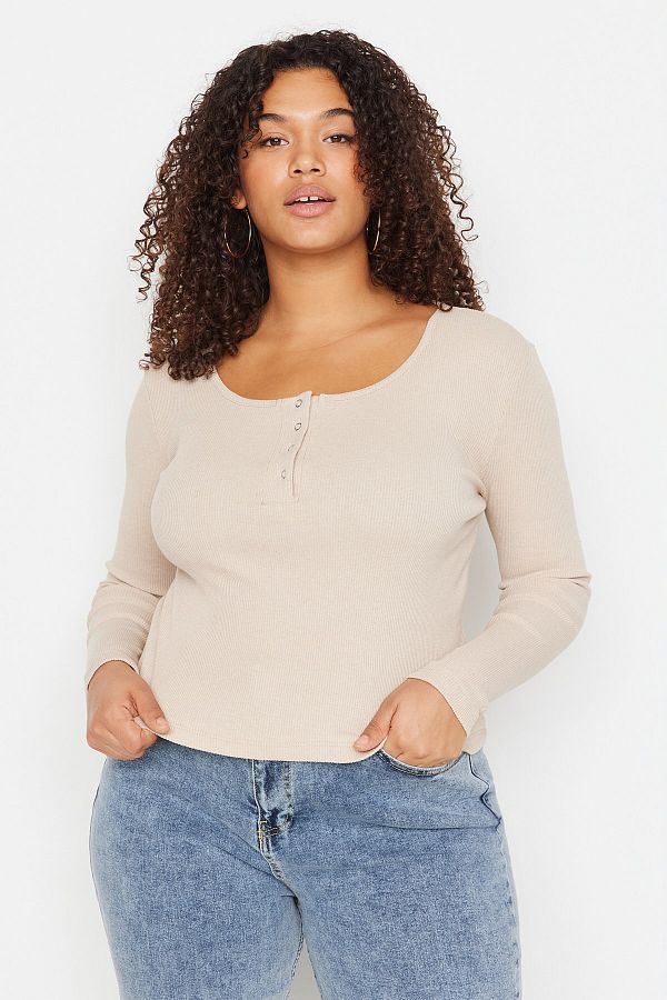 Trendyol Curve-Plus Size Beige Knitted Crop Blouse - Pool Collar and Snap Detail Tbbaw23Af00030 1