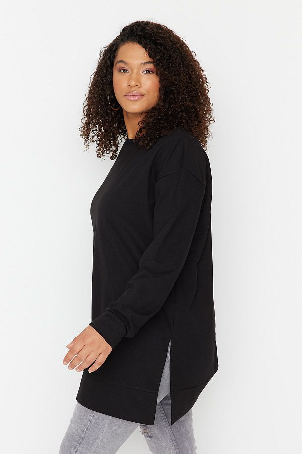 Trendyol Curve-Schwarzes, dünnes, detailliertes Strick-Sweatshirt mit Schlitz TBSSS22SW0173 1