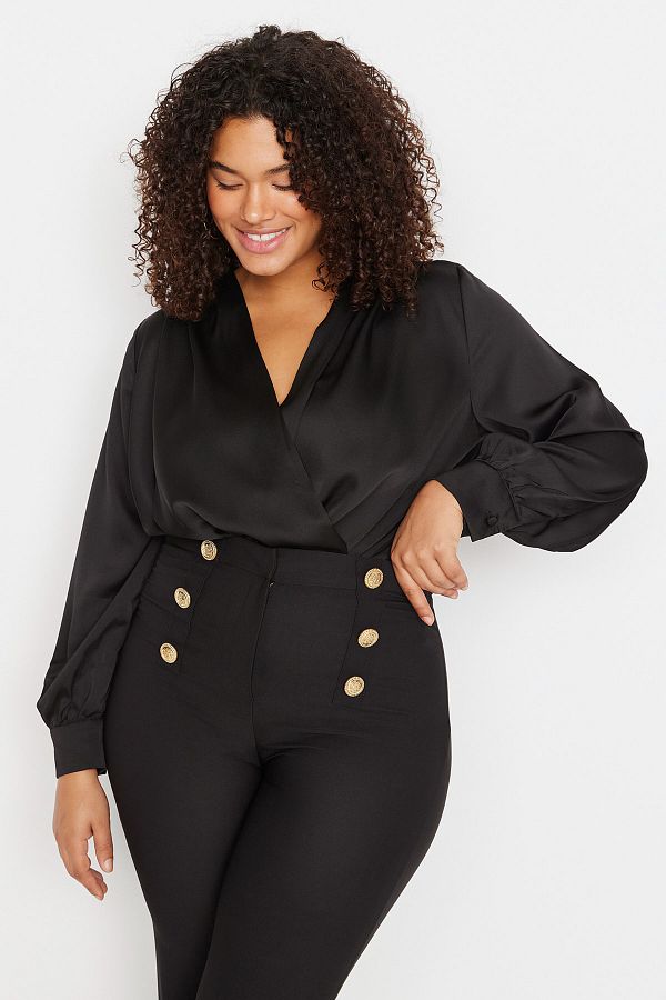 Trendyol Curve-Body satynowe Plus Size – czarne, z długim rękawem, kołnierzem dwurzędowym TBBAW23CS00009 1