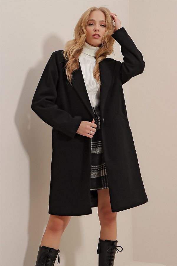 Trend Alaçatı Stili-معطف شتوي مبطن بجيب مزدوج أسود للنساء ALC-X9447 1
