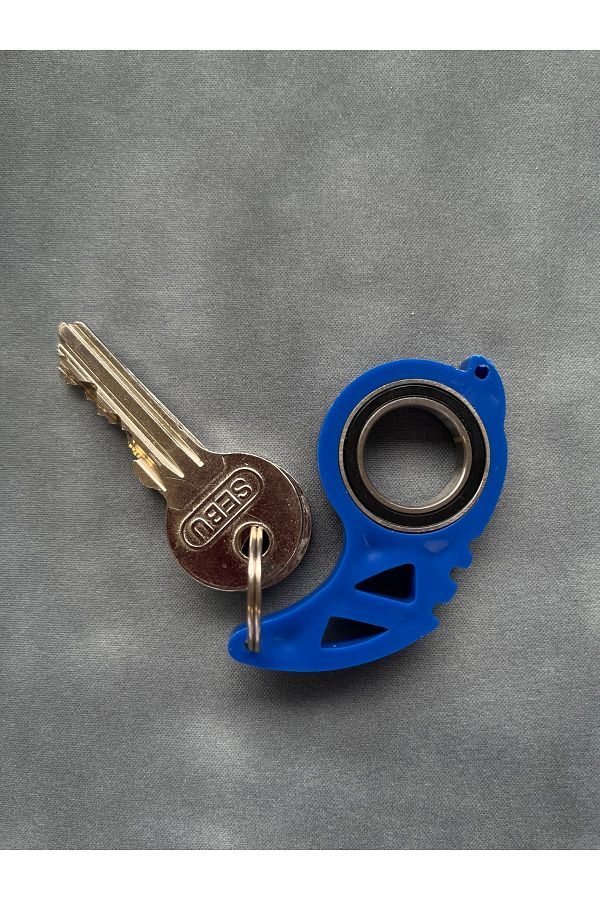 Skyv-Keyrambit V2 Pro Blue Keychain 1