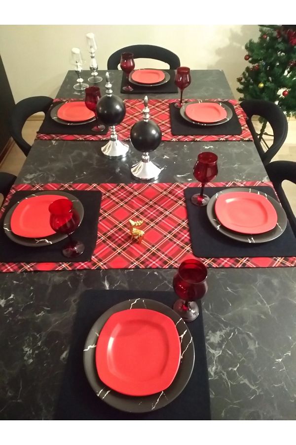 Ay emce New Year s Placemat Set 6 Black Square Plates 2 Pieces Red Plaid Patterned Runner Trendyol