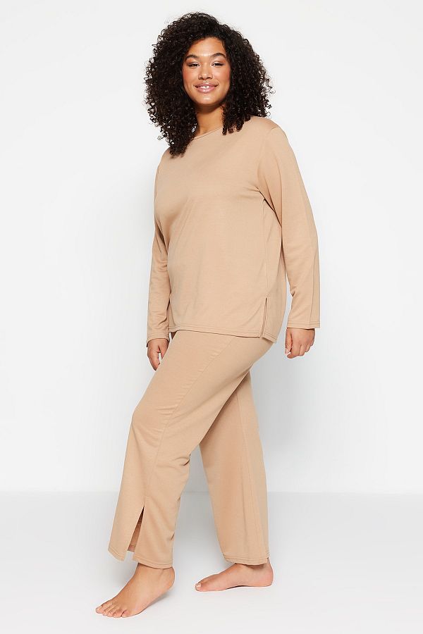 Trendyol Curve-Beiges Pyjama-Set mit Strickbündchen und Schlitz TBBAW23AI00055 1