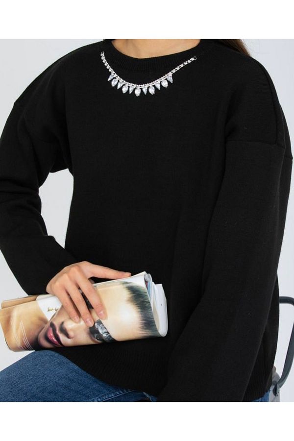GM Butikk Women s Black Crew Neck Collar Necklace Stone Detailed Oversize Knitwear Sweater Trendyol