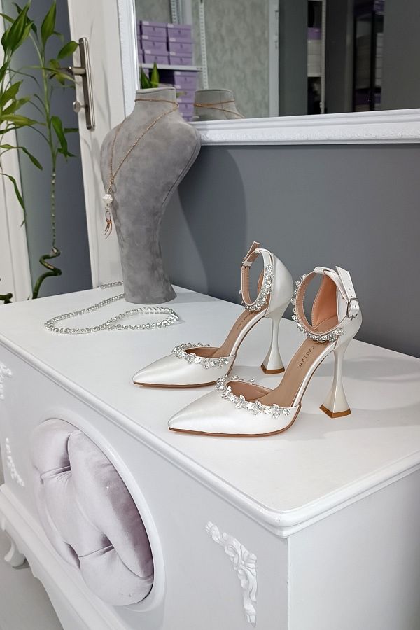 LA CALZATURE Mother of Pearl Satin 11cm Champagne Heels Ankle Belt Double Waterway Stone Evening Dress Stiletto Women s Shoes Trendyol