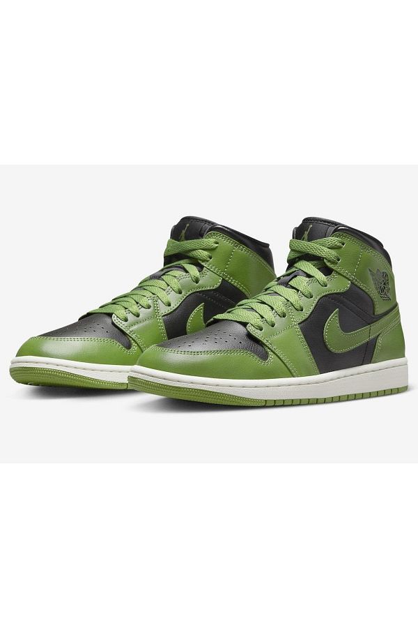 Green nike basketball shoes hotsell
