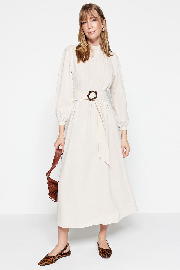 Trendyol Modest-Tkané šaty TCTSS23EB00018 s límečkem s límečkem s ecru páskem 1