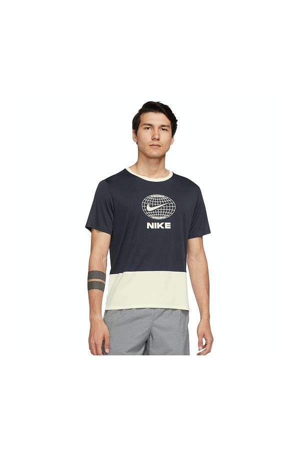 Nike sportswear heritage t shirt deals