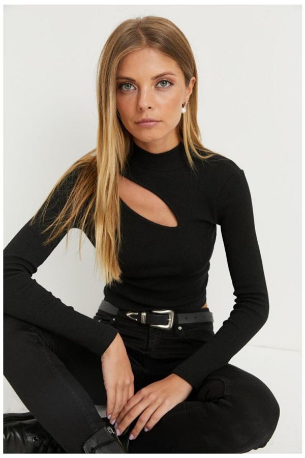 Cool & Sexy-Women's Black Cross Collar Half Turtleneck Blouse B1404 1