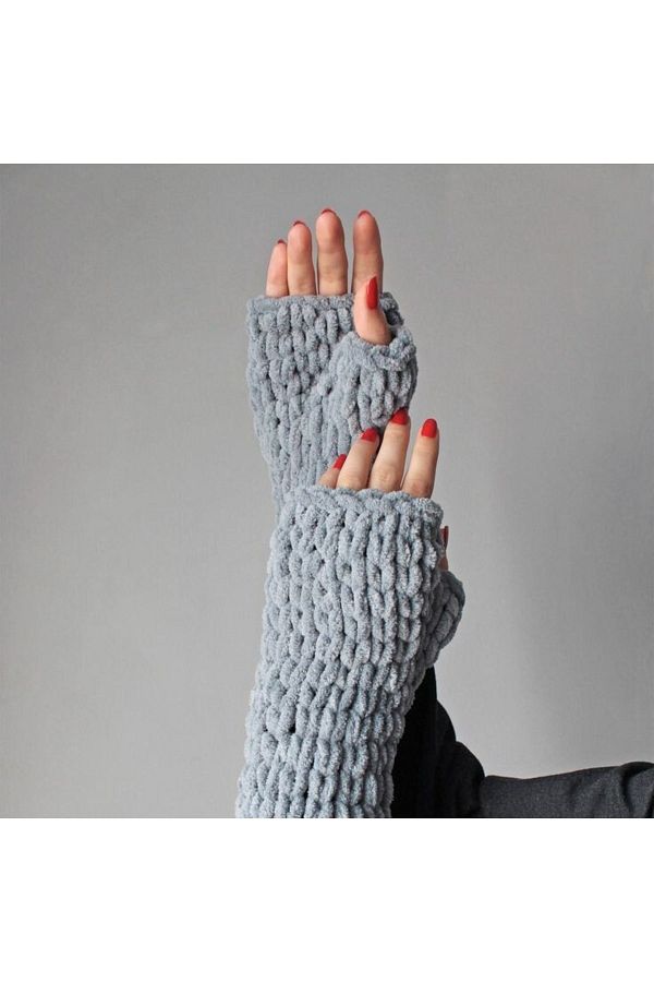Gray shop winter gloves