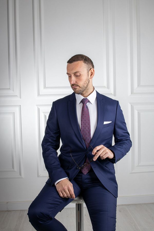 Navy blue suit for hot sale interview
