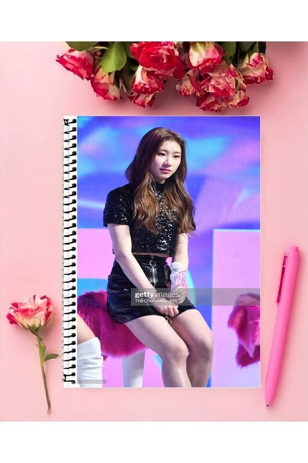 animeandyourworld-Itzy Chaeryeong مقاس A4 مقاس 21*29 سم - دفتر ملاحظات كبير الحجم غير مبطن قطعة واحدة 1