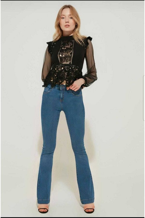Ramrod-Marisa Pantaloni de denim cu picior evazat albastru mediu, blugi evazați cu talie înaltă, compacti 1
