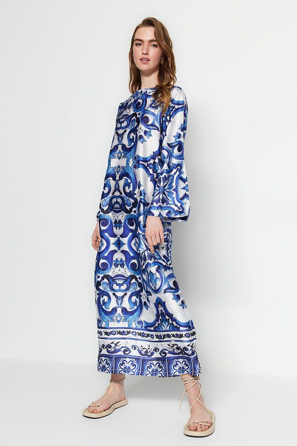 Trendyol Modest-Blaues Satin-Abendkleid mit ethnischem Muster, Jalabiya-Kleid TCTSS23DB00028 1