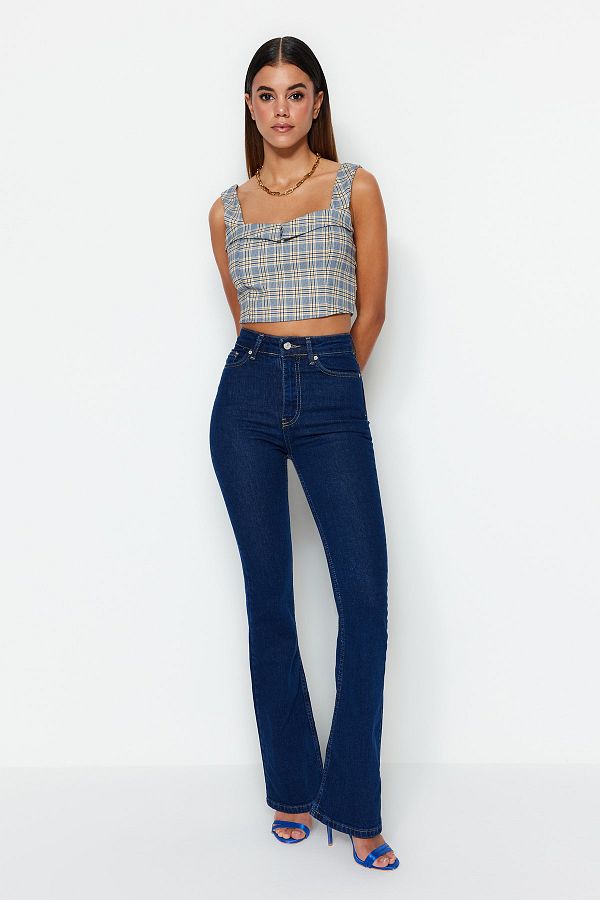 Trendyol Collection-Sötétkék, strapabíró, magas derekú, kiszélesedő farmernadrág TWOSS23JE00063 1
