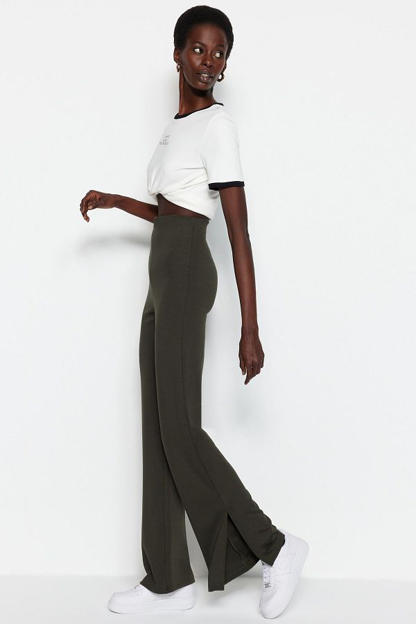 Trendyol Collection-Khakifarbene, seitlich geschlitzte, ausgestellte/spanische Strickhose mit hohem Bund TWOSS23PL00134 1