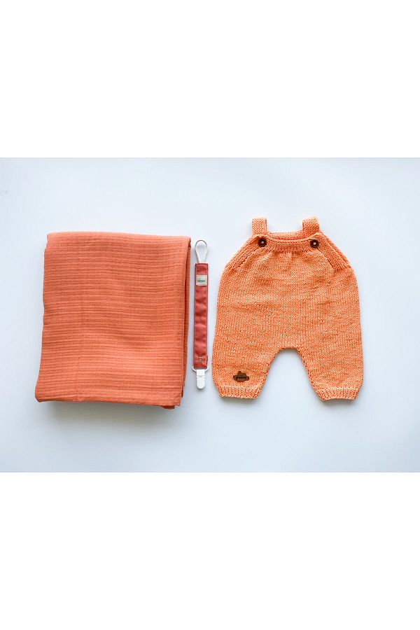Le Petite Histoire-Newborn Gift Set 0-3 Months - Knitted Romper, 4 Layer Muslin Baby Blanket and Washable Pacifier Strap 1