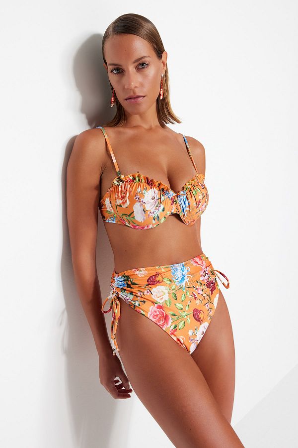 Trendyol Collection-Balkon-Bikini mit hoher Taille und Rüschen und Blumenmuster – TBESS23BT00019 1