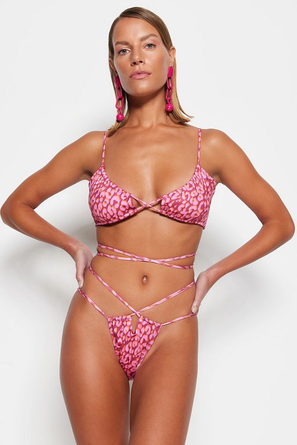 Trendyol Collection-Abstract Patterned High Leg Bikini Bottom TBESS23BA00214 1